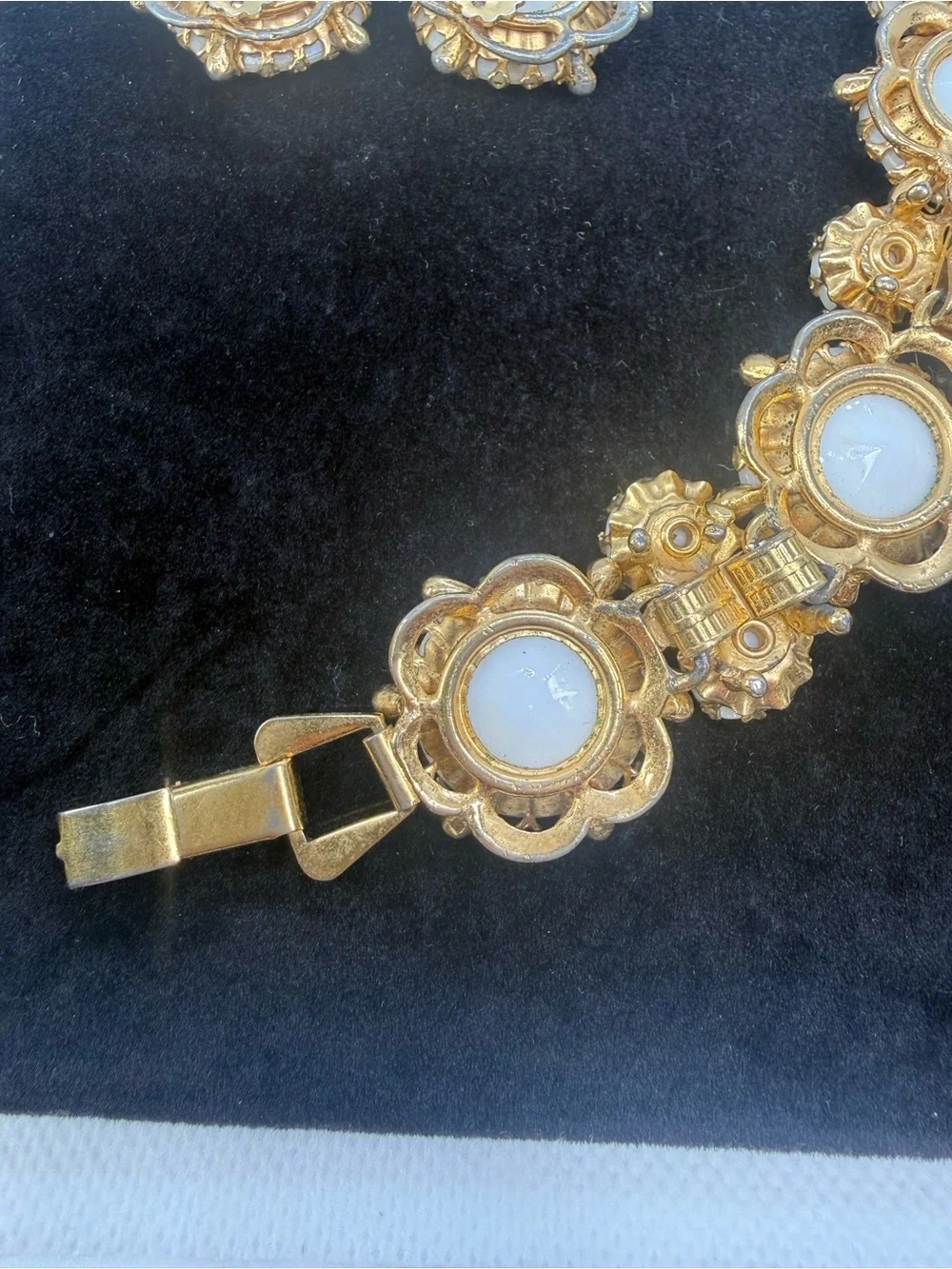 Vintage Milk Glass Floral Bracelet & Clip Earrings Demi Parure Set